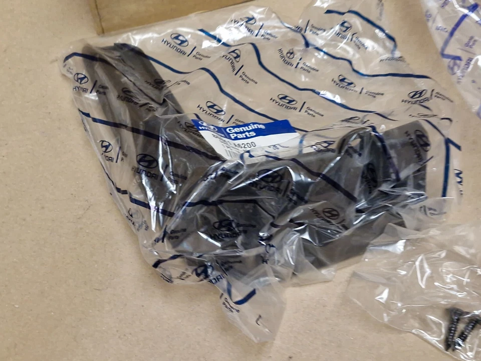 Hyundai i30 Tourer Estate Rear Mud Flap Kit 2012-2017 A6460ADE30 Genuine NEW OEM - Image 2 of 4