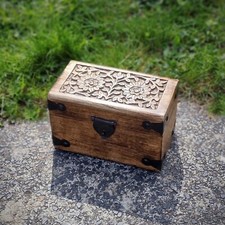Budawi® Holztruhe Holzbox Schmucktruhe aus Mangoholz mit Blumenornament klein