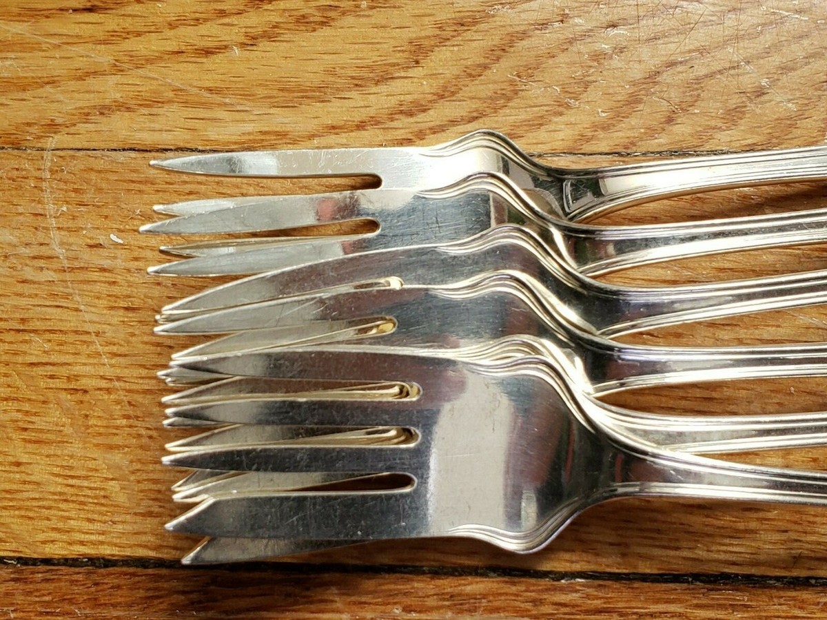6 ANTIQUE VINTAGE COLLECTIBLE FORKS 6