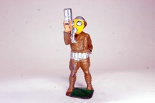 Manoil M94 63 Soldier with Gas Mask with Flare Pistol Cast Helmet