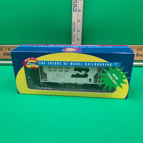 Tolva cubierta Athearn Burlington Northern #430135 PS 2600 2 bahías 95505 con caja | Condition: Used
