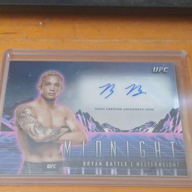 2024 Topps Midnight UFC Bryan Battle Horizon Signatures Auto #HS-BBE
