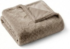 Leak Resistant Mini Faux Fur Throw Soft European Faux Fur Pet Blanket Velvet
