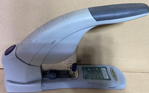 SWINGLINE 90010 DELUXE LEICHTER TOUCH STRAPAZIERFÄHIGER HEFTER 120 BLATT SCHWARZ GRAU 115 $ - Bild 3 von 6