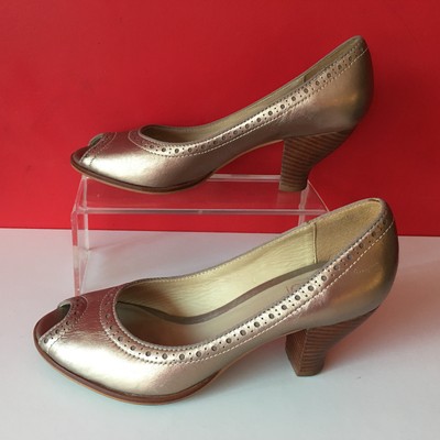 clarks gold pumps
