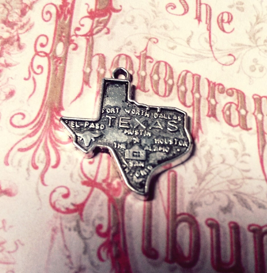 2 Texas Charm Pendants – Detailed Lone Star State Charms In Antiqued Silver Tone