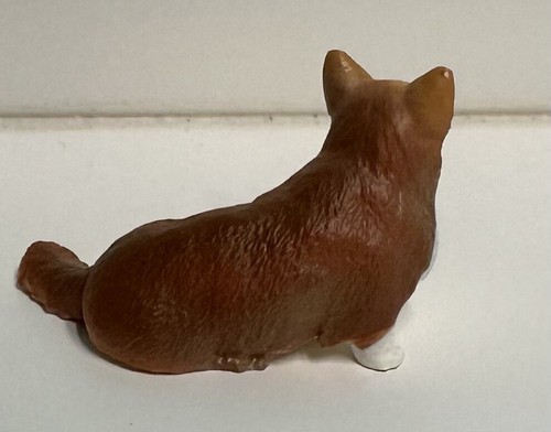 NEW Netflix Zuru Mini Brands Bridgerton Newton The Dog Miniature Toy Figurine - Picture 3 of 6