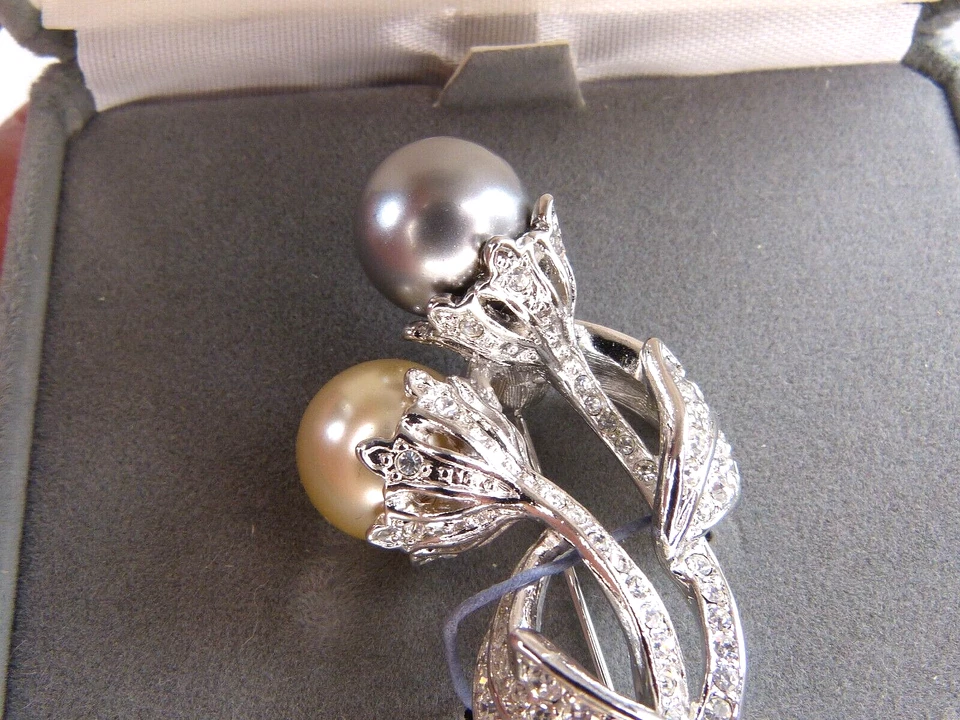 Broche Flor Estrás Doble Perla Nolan Miller De Colección con Caja Foto 3 de 4