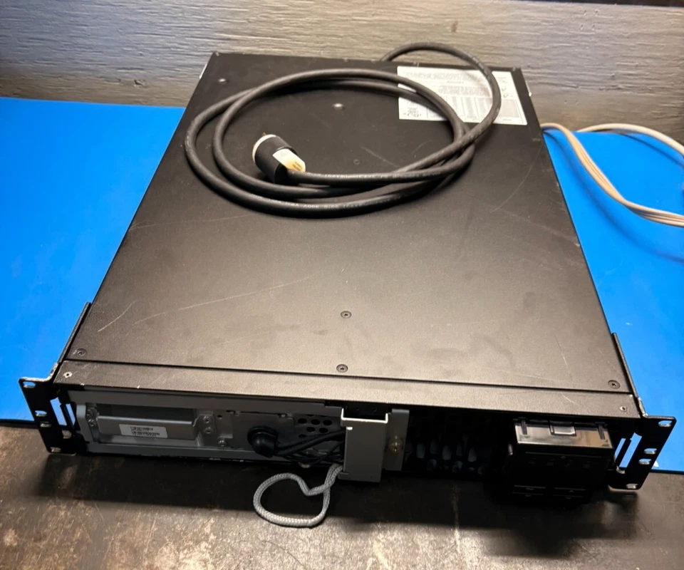 APC SMX2000RMLV2UNC 120V 180W Rackmount Enterprise/Data Center UPS w/ Battery - Image 3 of 4