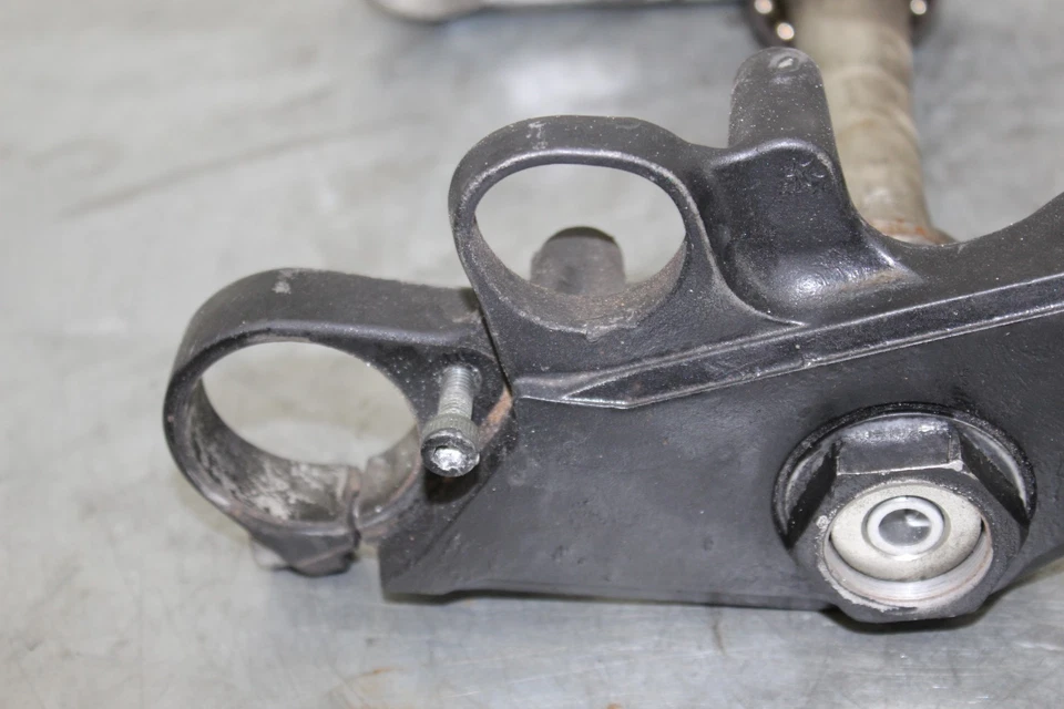 2003 03 Yamaha R6 YZFR6 YZF R6S OEM Abrazadera de árbol triple superior montaje de vástago de dirección Foto 3 de 4