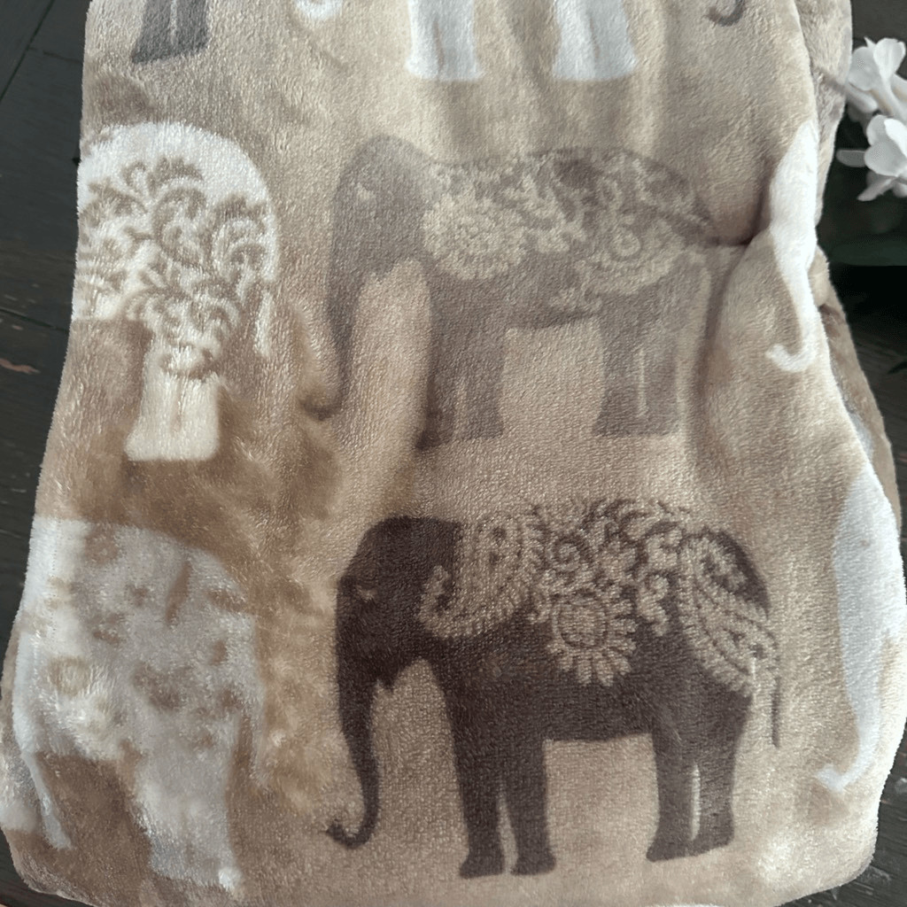 WINDSOR Brown Elephant Print Plush Oversized Throw Blanket size 50x70 in. new