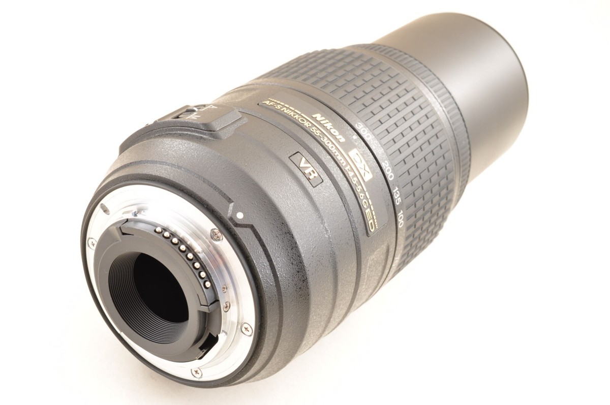 Nikon AF-S DX NIKKOR 55-300mm F/4.5-5.6 G ED VR Lens w/Hood