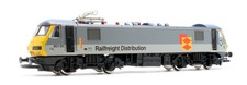 HORNBY 'OO' GAUGE R2005 RAILFREIGHT DISTRIBUTION CLASS 90 135 LOCOMOTIVE