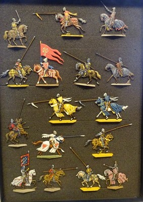 Flat figures toy soldiers 30mm 16 medieval mounted warriors painted  MIB OOP
