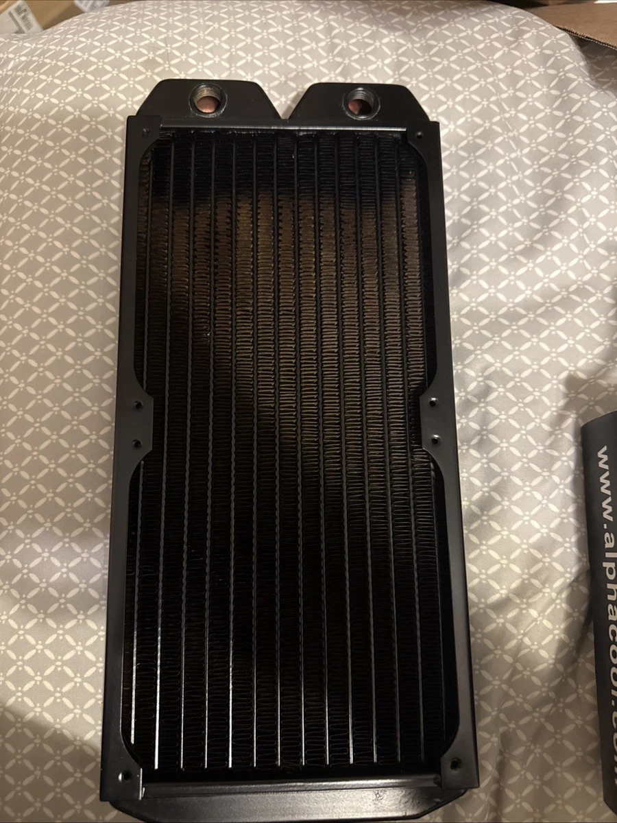 Radiatore Alphacool NexXxoS ST30 completamente in rame X-Flow da 240 mm