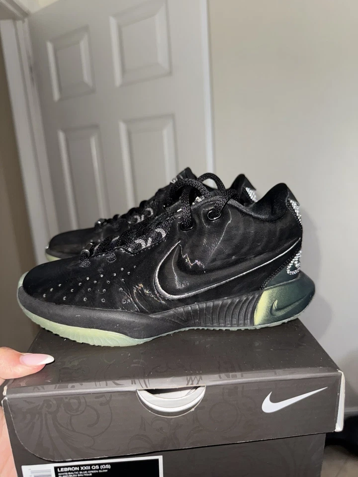 Zapatillas Nike LeBron para niños talla 2,5 años Foto 2 de 4