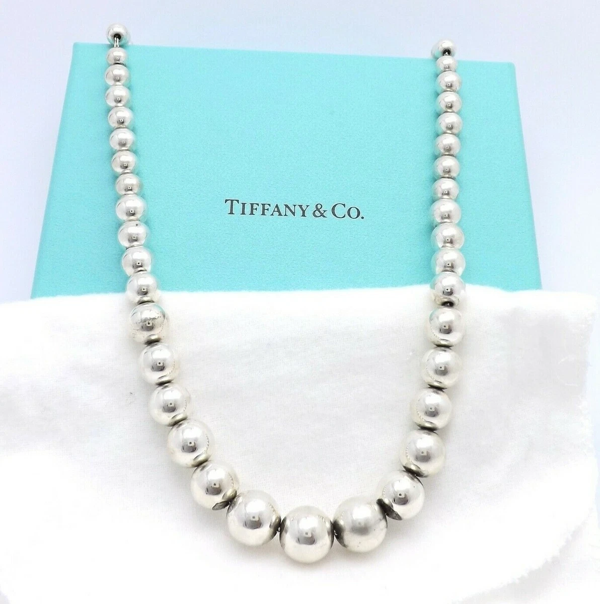 Beaded store necklace silver