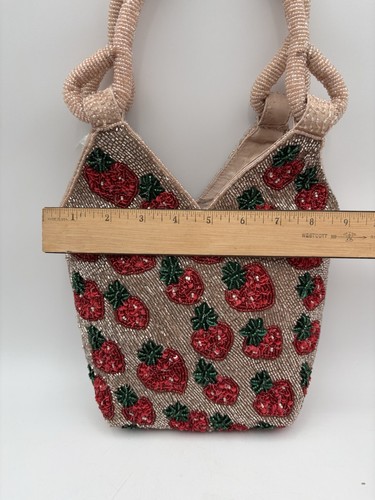 Borsa estiva con perline di fragola virale - Foto 3 di 6