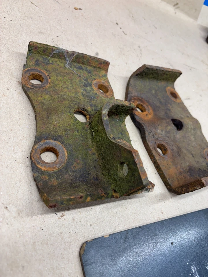 1981 86 87 DODGE D350 D250 W350 W300 FRONT 4WD LEAF SPRING MOUNT PLATES DANA 60 - Image 4 of 4