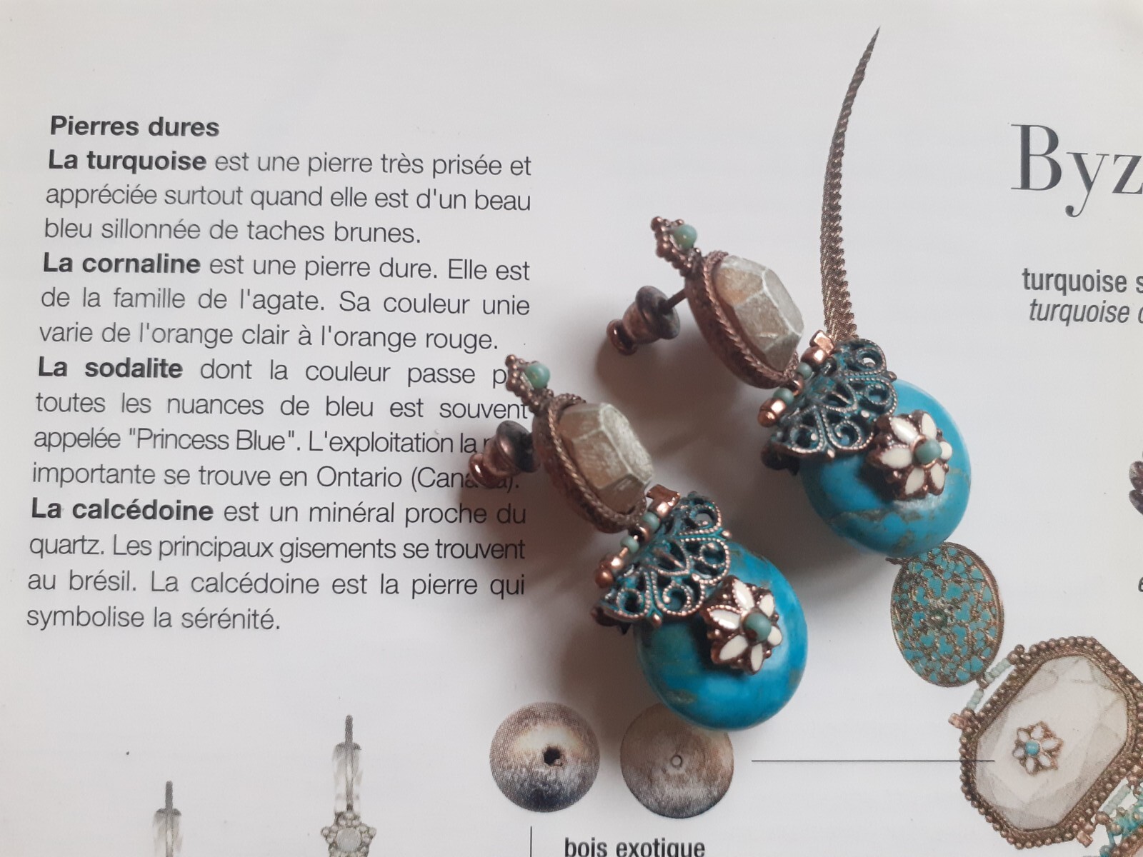 Boucles d'oreilles Byzance SATELLITE en laiton doré et pierres fines artisanales
