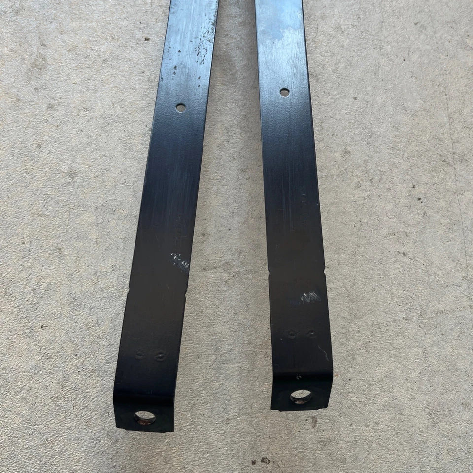 2010-2015 雪佛兰科迈罗油箱皮带(二手)原始设备制造商硬件包括 — 第 2/4 张图片