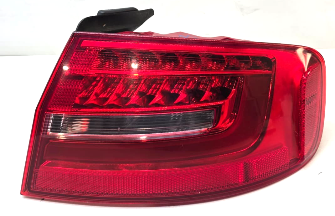 【Audi純正】アウディ A4 S4 B9 セダン テールライト 前期 Audi A4 S4 2013-2016 Sedan Right Side Tail light Led 01091604 OEM