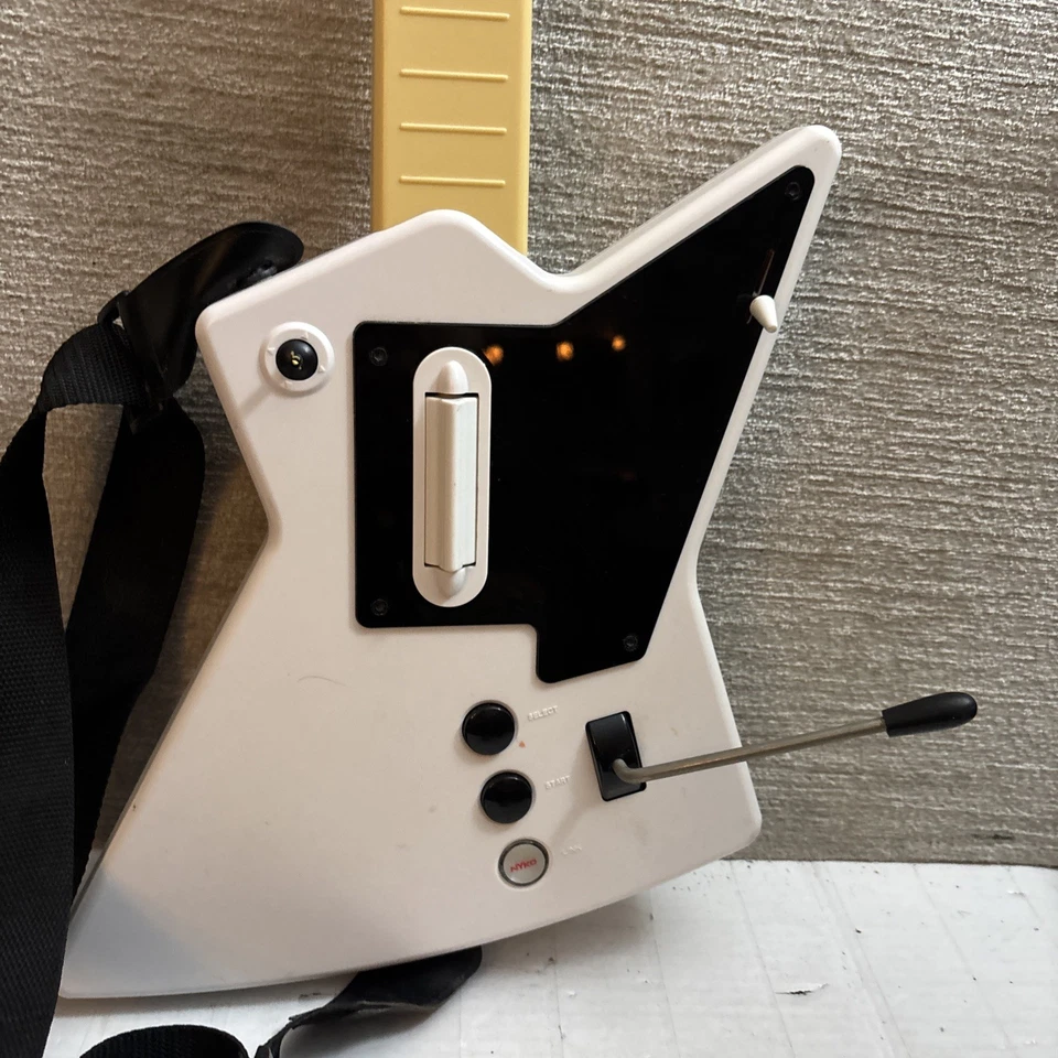 Guitar Hero Explorer Nyko Front Man Nintendo Wii Blanco y Negro Artículo #83057-E14 Foto 4 de 4