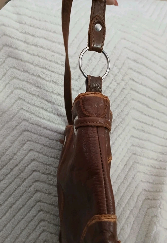 Bolso hobo estilo occidental con tachuelas de cuero Aldo estilo vintage Y2k Foto 4 de 4