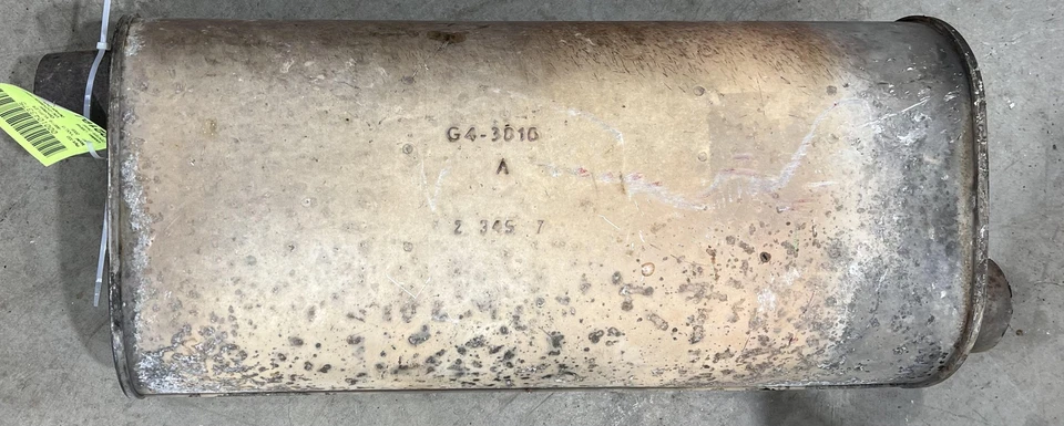 Silenciador de escape central Cadillac Escalade 2007-2010 OEM 20757529 Foto 4 de 4