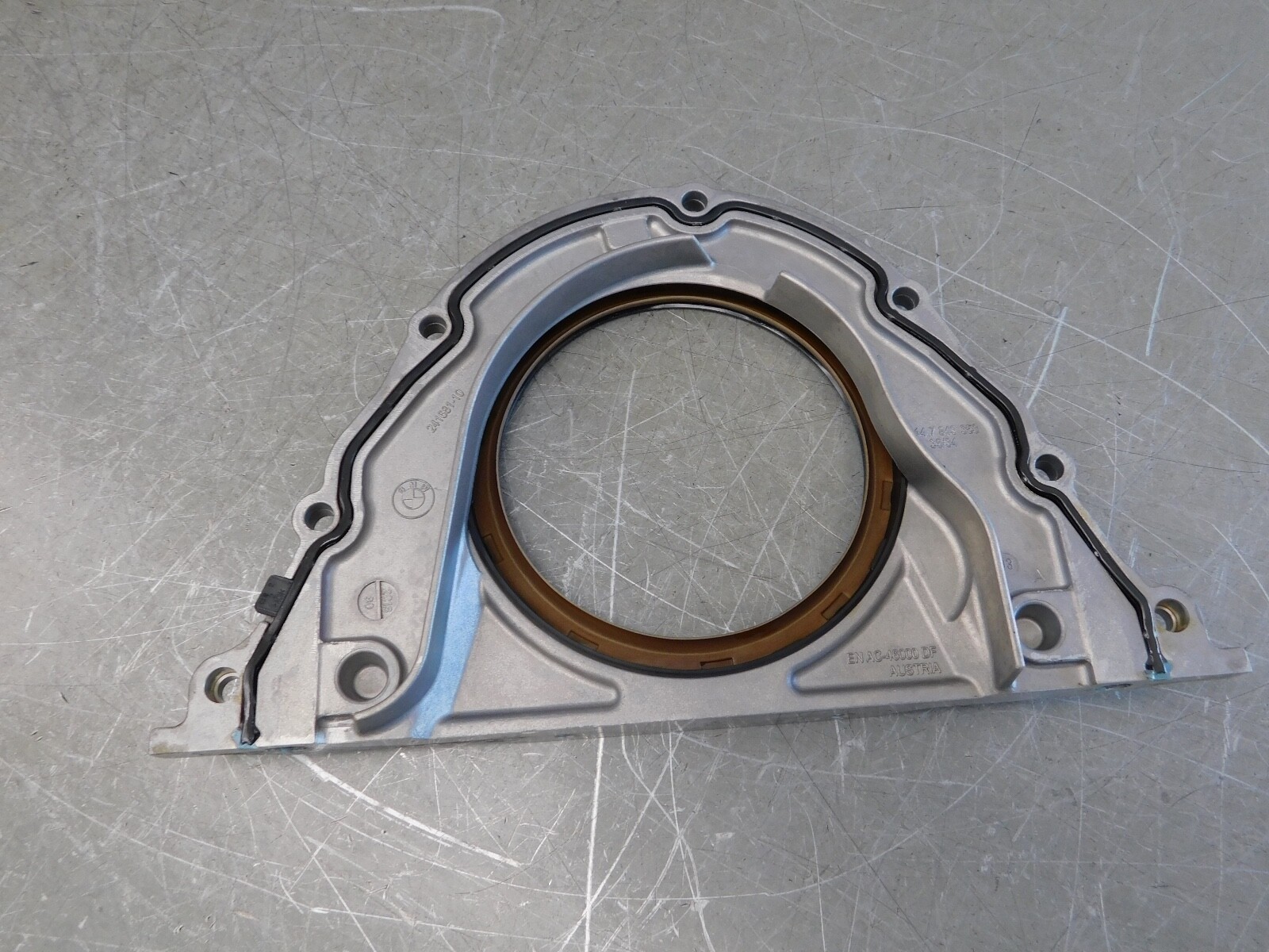 M5 M6 F06 F13 F12 F10 ENGINE CRANKSHAFT HOUSING SEAL BRACKET 