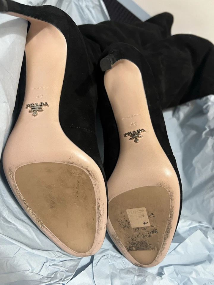 Bota hasta la rodilla de gamuza PRADA. Talla Caja 42, bolsas antipolvo, grifos extra para el talón Foto 4 de 4