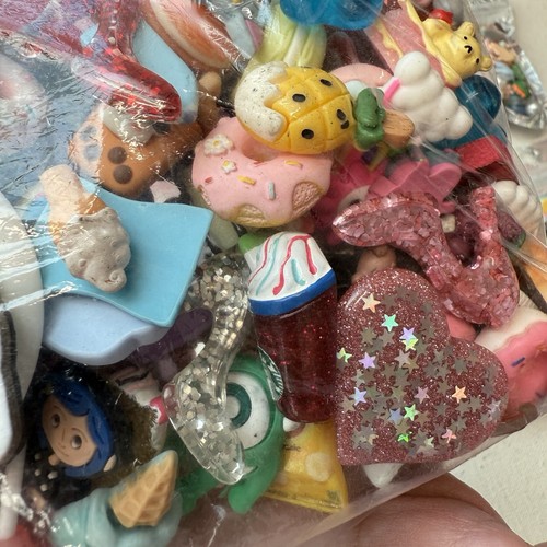ÉNORME lot artisanal dos plat résine cabochon slime breloques Disney bonbons paillettes mélange - Photo 5 sur 10