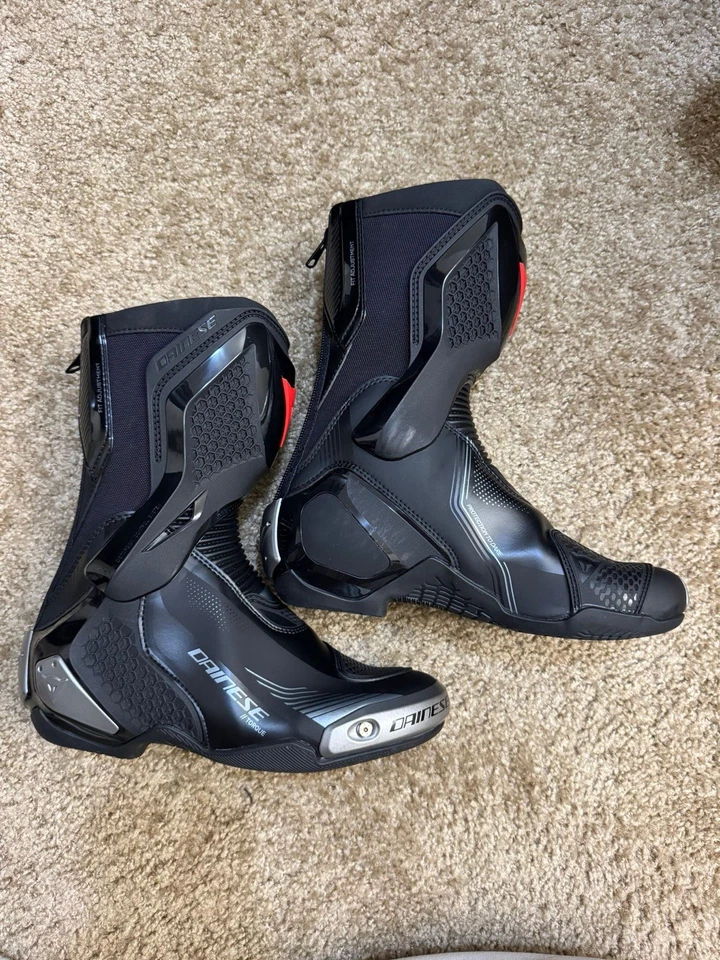 Botas de carreras de motocicletas Dainese Torque 4 Out negras/rojas EU 38 US 6 Track Sport Foto 2 de 4