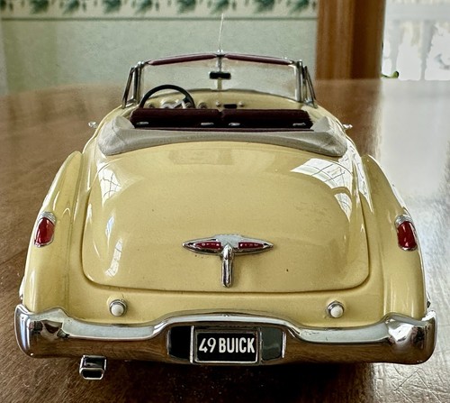 Franklin Mint 1949 Buick Roadmaster Convertible, Yellow, 1:24, Nice, Boxed, #2 - Picture 5 of 9