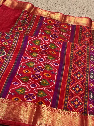 Pochampally Ikkat handloom Soft silk Sari - Picture 13 of 36