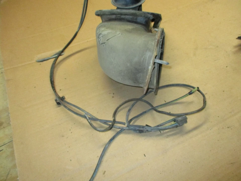 1969 年 BUICK GRAN 运动 SKYLARK 定制空调控制通风口 KICK 面板 — 第 2/4 张图片