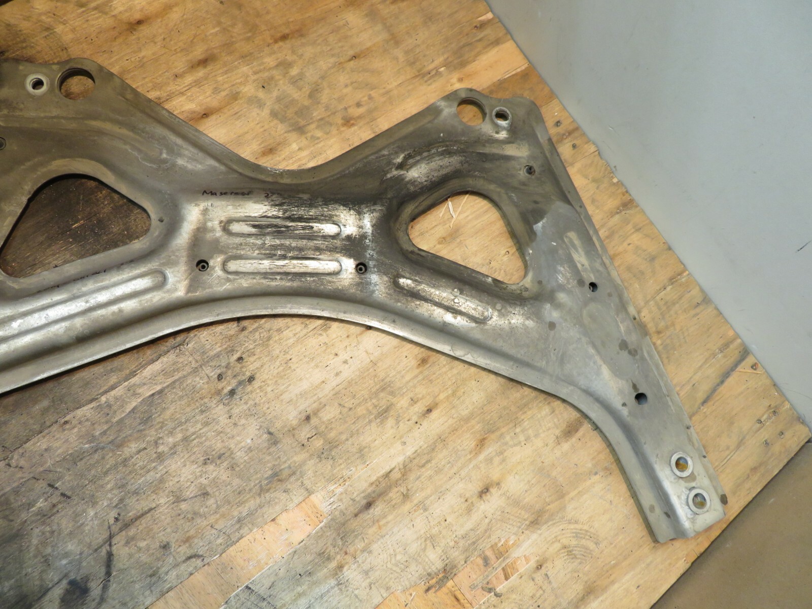 2014-2017 MASERATI GHIBLI SUBFRAME MOUNT CRADLE CROSSMEMBER SUPPORT BRACKET OEM
