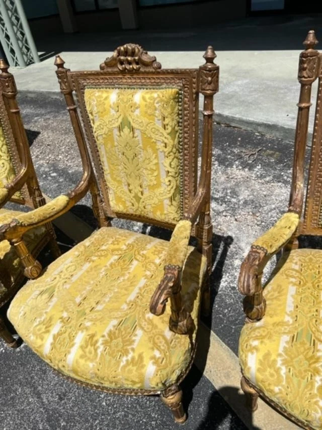 Antiguo par de fauteuils de madera dorada estilo Luis XVI Foto 3 de 4