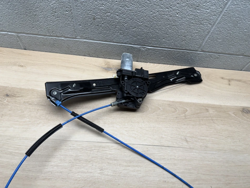 BMW 328I 335I F30 OEM FRONT RIGHT PASSENGER SIDE WINDOW REGULATOR MOTOR - Image 4 of 4