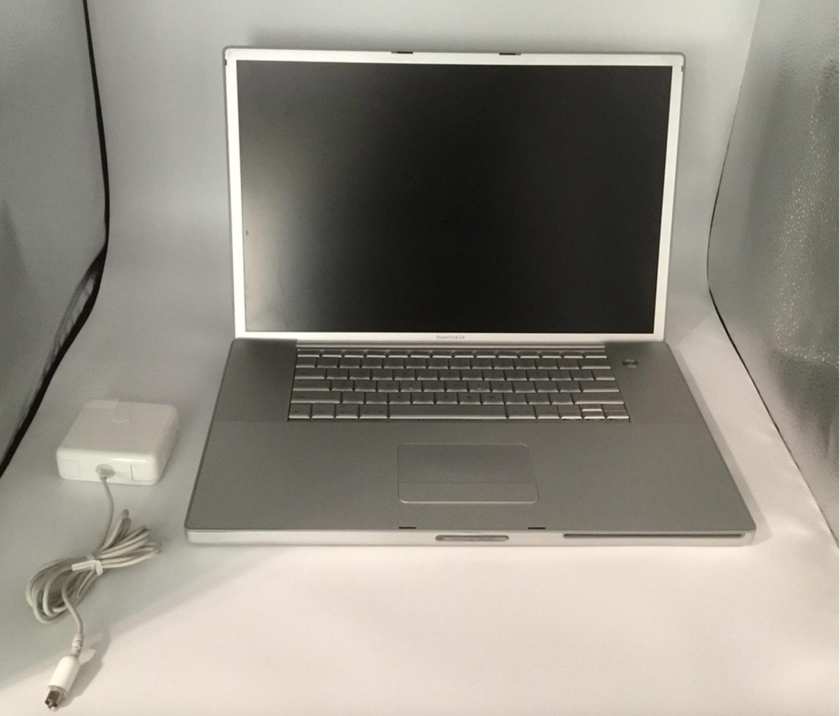Apple PowerBook G4 A1107 17-in 1.67 GHz PowerPC G4 1 GB RAM 80 GB