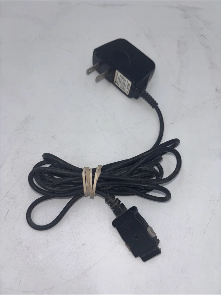 Подлинный LG TA-P02WR AC адаптер питания сотового телефона настенное зарядное устройство выход 5V DC 1A OEM - Изображение 3 из 4