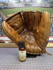 1960s Rawlings WS300 Warren Spahn Victory Model Baseball Glove RHT