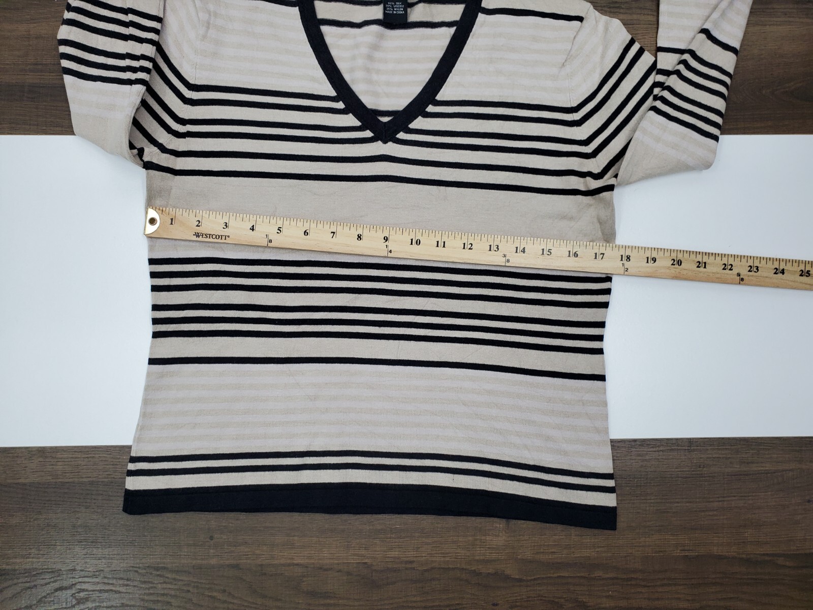 Womens Madison Studio Medium Silk Striped V Neck Long Sleeve Shirt Tee