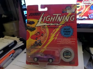 Johnny Lightning Commemorative L.E. Purple Custom Mako Shark 1995 Series 4 NOC 90733201409 | eBay