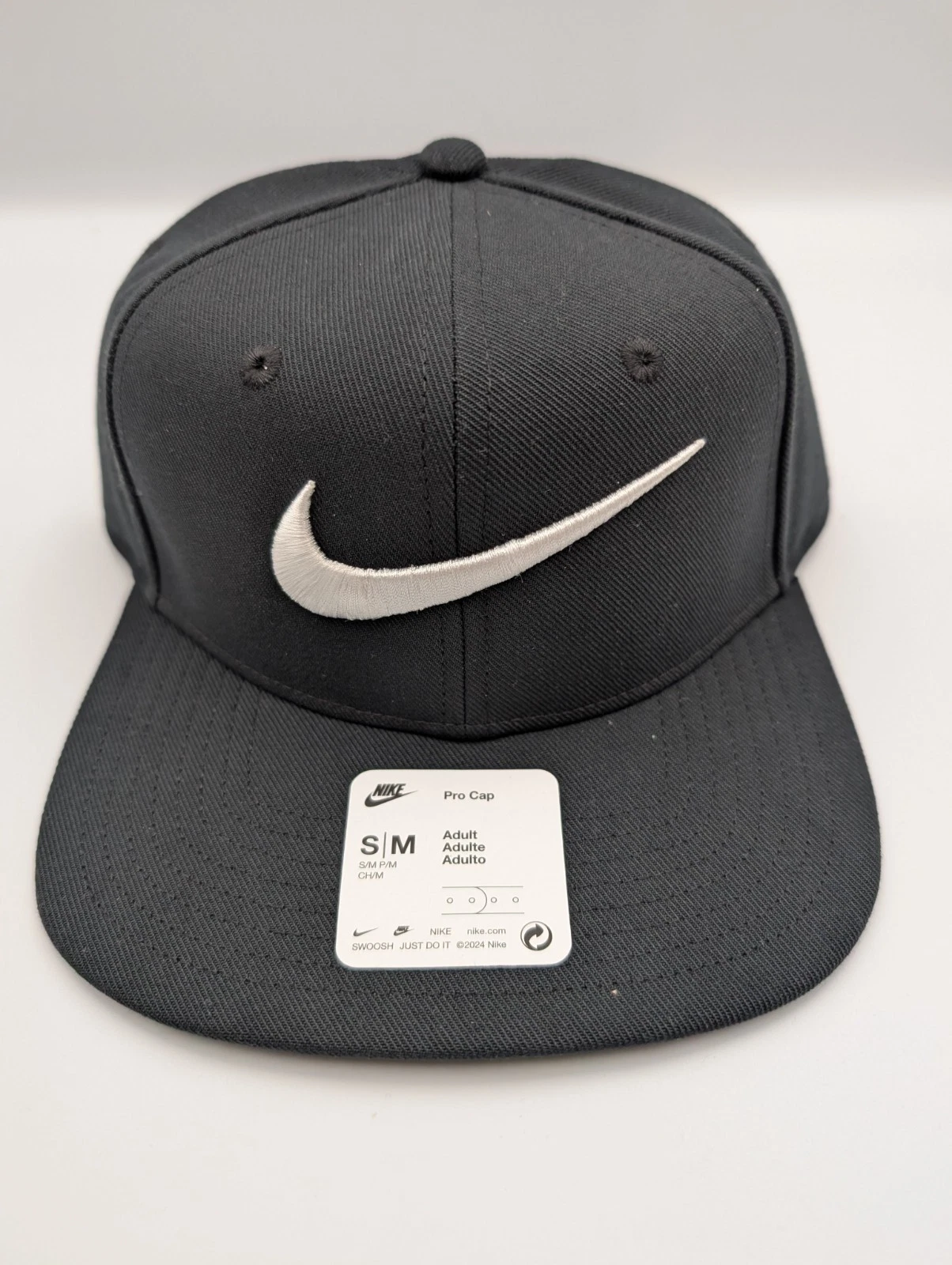 NEW SIZE S/M NIKE SPORTSWEAR PRO SWOOSH SNAPBACK CAP HAT BLACK FV5522- 010 NWT
