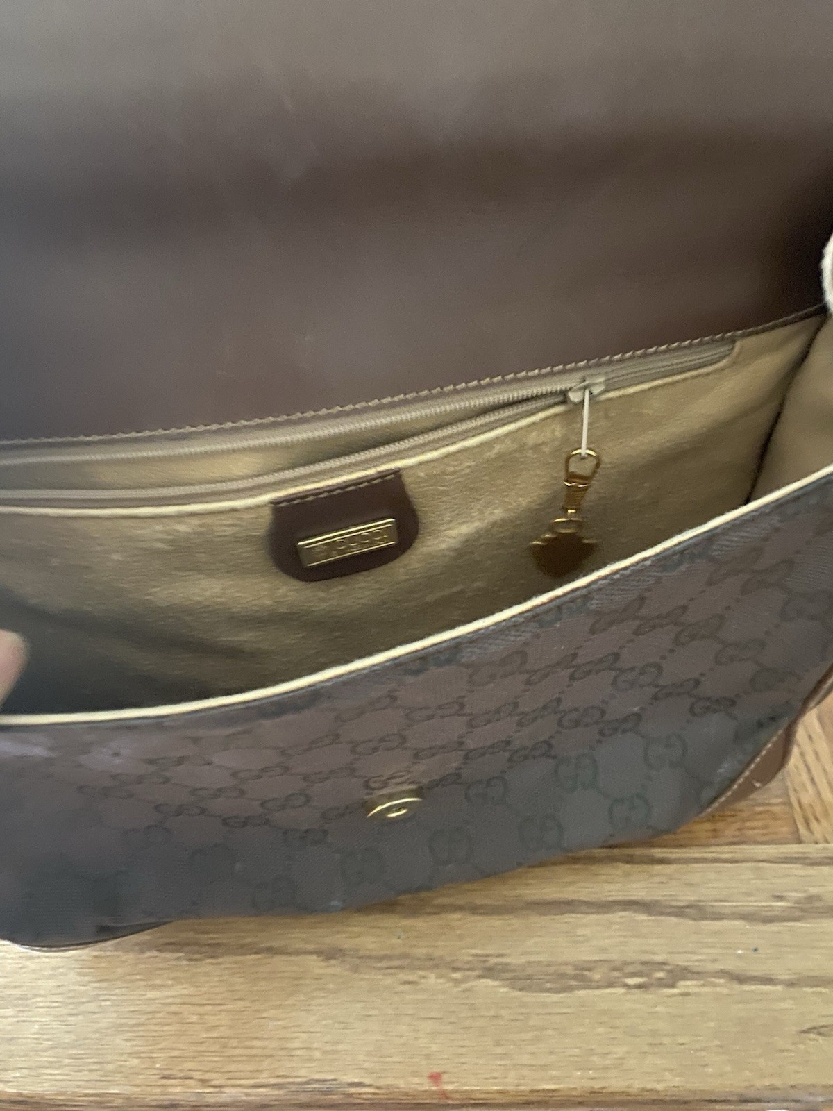 Gucci Adjustable Strap/Crossbody Medium Size Vint… - image 3