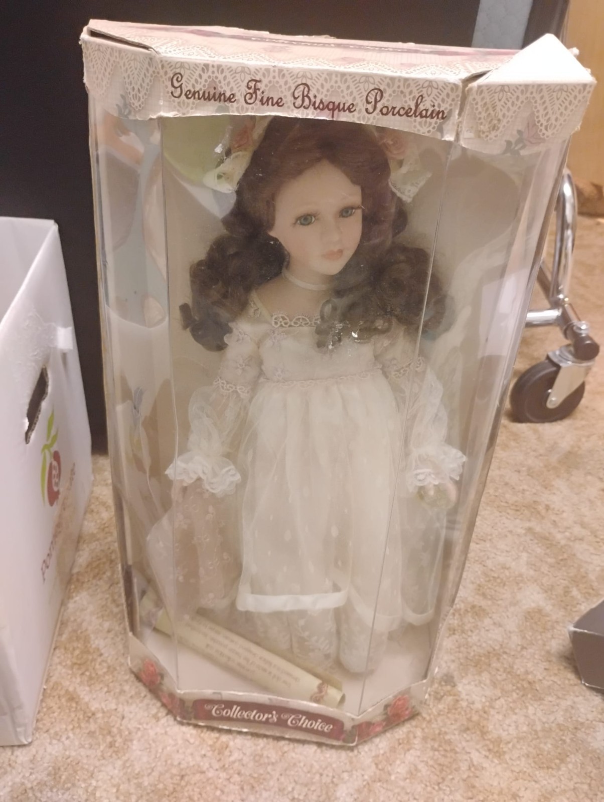 Assorted Dolls (Collectible items)