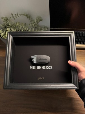 Lamborghini Schlüsselanhänger - Trust The Process. | Motivierende Wandbilder von FramedCash