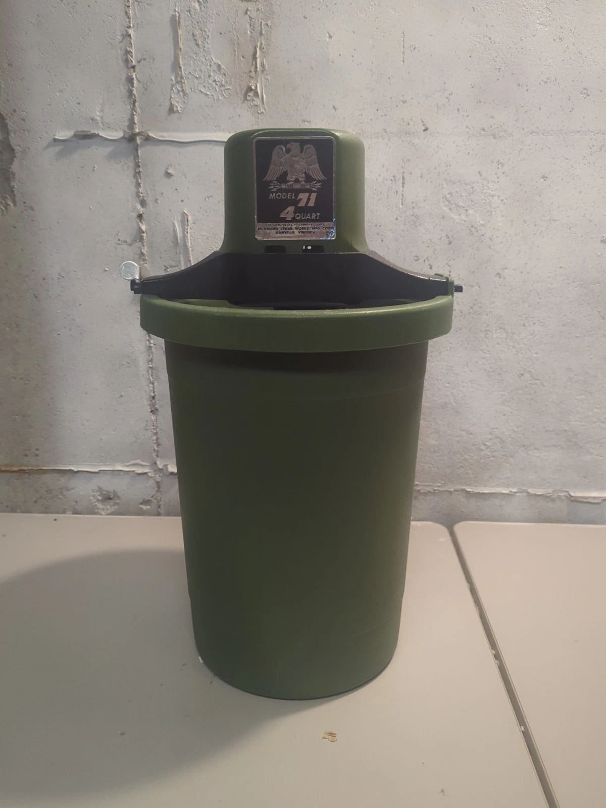 VTG Ice Cream Maker 4 Quart Richmond Cedar Works Model #71 Electric Retro Green!
