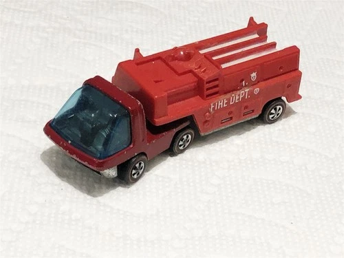 HOT WHEELS RED LINE FIRE ENGINE TRUCK w ENAMEL CAB DARK INTERIOR VERS #3